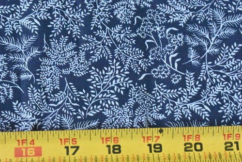 By 1/2 Yd, Vintage, White Foliage on Navy-Blue Quilt Cotton, V930 - Picture 1 of 4