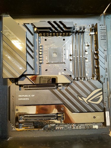 NOT WORKING ASUS X570 ROG Crosshair VIII Extreme AM4 AMD EATX Motherboard - Picture 2 of 4