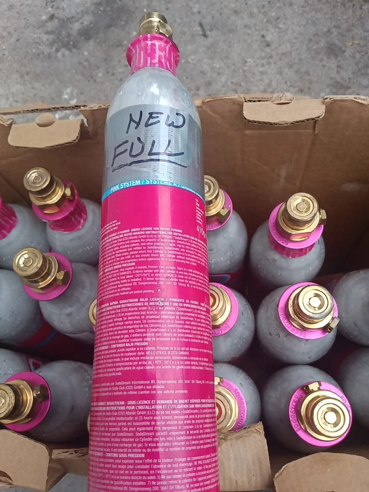 LOTE 18 botes de cilindro de CO2 60L vacíos Soda Stream rosa fácil conexión rápida Foto 2 de 3