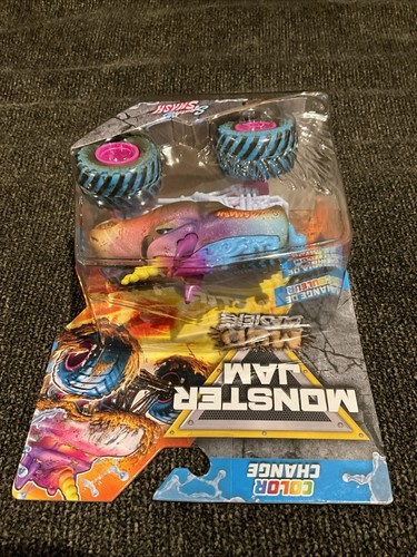 SPIN MASTER 2025 MONSTER JAM 1/64 MUD BLASTERS CAMBIO DE COLOR SPARKLE SMASH - Imagen 6 de 8