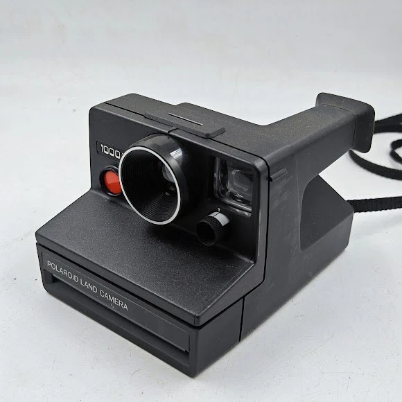 Polaroid 1000 et 600 AF avec un étui