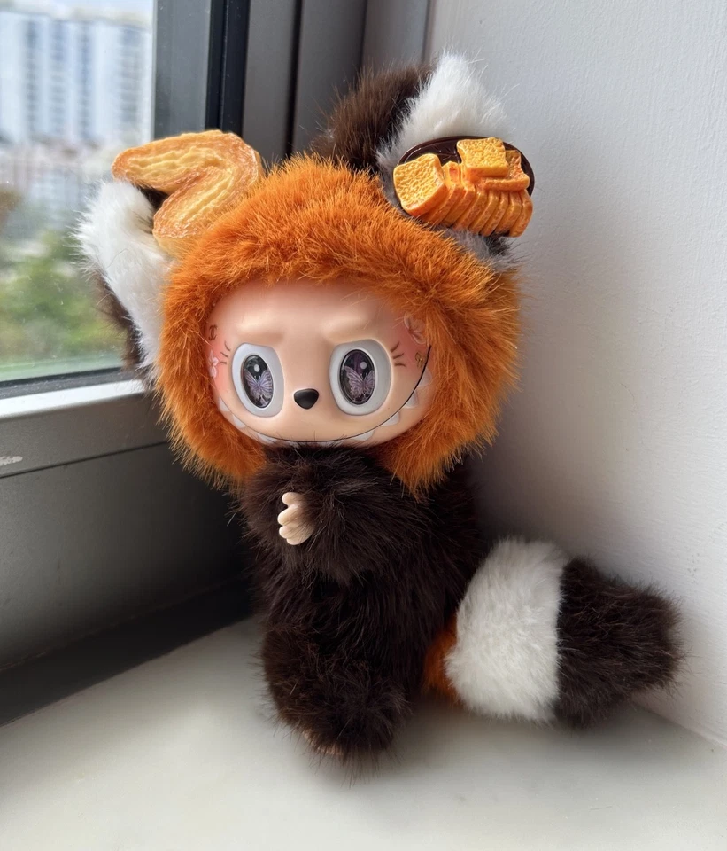 Diseñador Exclusivo Peluche Zorro Labuboo con Cuento de Mapache Croissant Joyería Foto 2 de 4