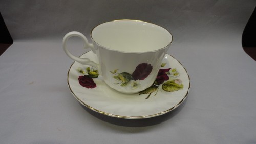 Allyn Nelson Collection Fine Bone China rote Rosen Teetasse & Untertasse England - Bild 4 von 9