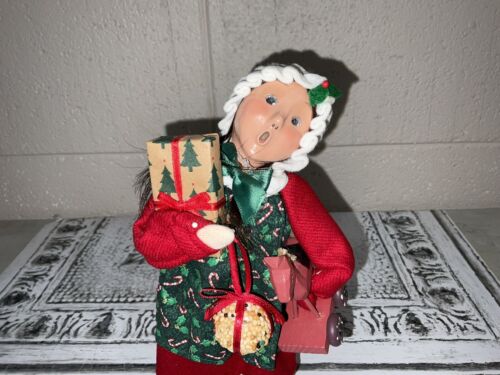 Byers Choice Carolers 9” Shopper/Seed Ball/Rocking Horse Child 2006 - Picture 2 of 9