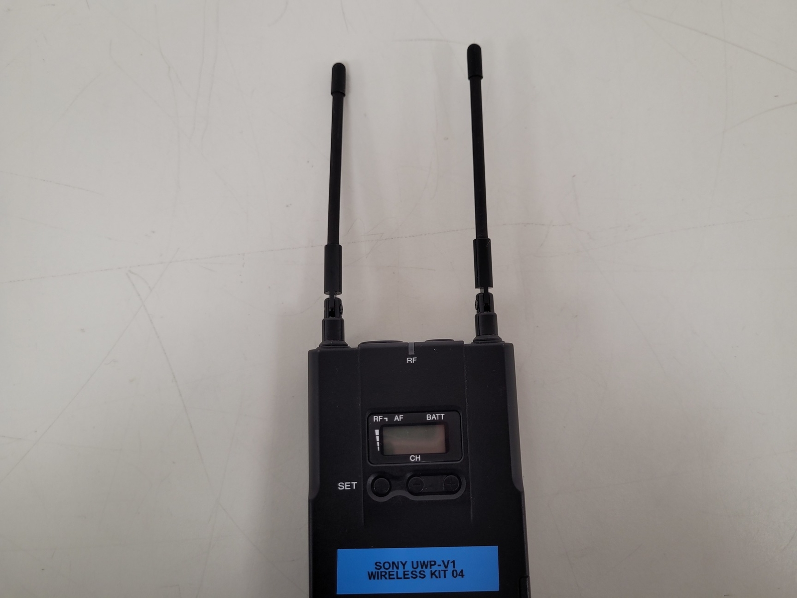 Sony UHF UTX-B2 Synthesized Transmitter & URX-P2 Diversity Tuner - Picture 15 of 23