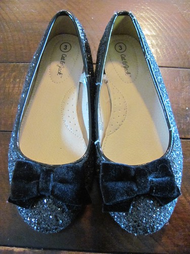 Zapatos para niñas Cat and Jack negros brillantes talla 3 jóvenes, en excelente estado - Imagen 2 de 4
