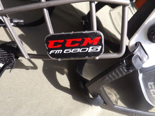 Casco da hockey CCM FL90 bianco piccolo con gabbia FM680 e mentoniera - Foto 5 di 13
