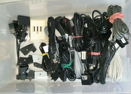Kabel Konvolut. Dose, Adapter, Kabel Ein Karton voller Telefonkabel  - Afbeelding 1 van 4