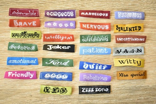 26 Words Letter 26pcs 10x40mm Woven Clothing Label Tags Sew On - Picture 1 of 1