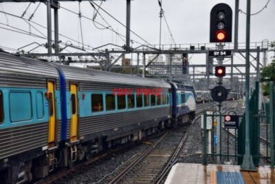 PHOTO  NSW COUNTRY LINK XPT HIGH SPEED TRAIN NO 2015 (EX-CITY OF BATHURST EX-CIT