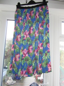 TOPSHOP FLORAL SKIRT SIZE 8 /& 10 black green PINK TROPICAL BNWT