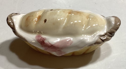 Vintage Bread Cheese Fruit Board Salt & Pepper Shakers Japan - Picture 3 of 10
