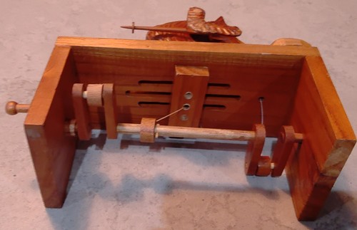 WOODEN ORNAMENT BEAR SKING - TURN HANDLE TO SEE THE BEAR SKI - INTRICATE/SIMPLE - Picture 5 of 6