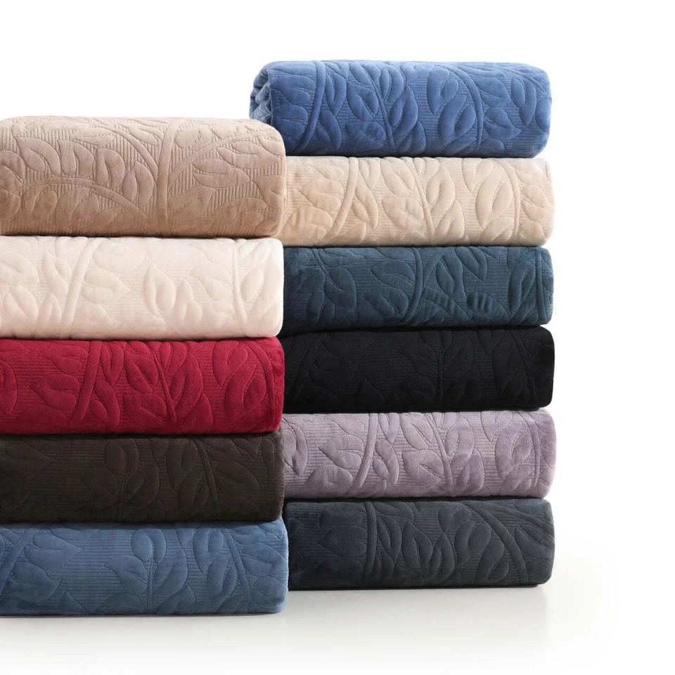 Juego de edredón bordado de terciopelo de gran tamaño de lujo suave y felpa para todas las estaciones edredón Foto 2 de 4