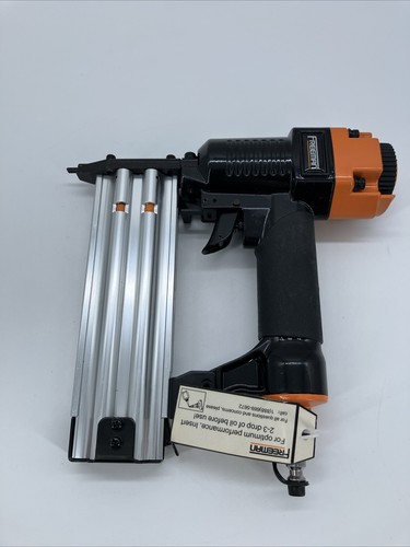 Kit combinado de pistola de clavos neumática Freeman P421645040 (4 piezas) nuevo - Imagen 7 de 15