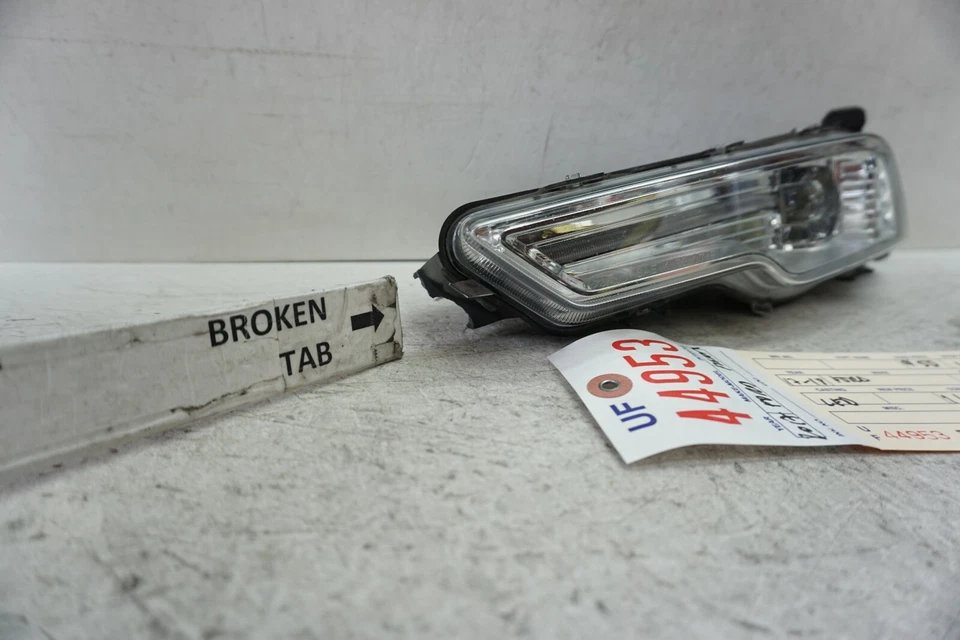 1 pestaña rota 2017 2018 Ford Fusion conductor izquierdo LED luz antiniebla OEM UF44953 Foto 4 de 4
