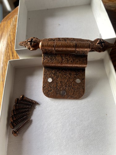 Cerniera offset 3/8" vintage Amerock coloniale in rame martellato - Foto 1 di 12