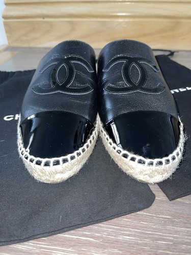Chanel CC Mujer Negro Charol Puntera Logo Plano Alpargata Mules Sandalias Talla 39 - Imagen 3 de 12