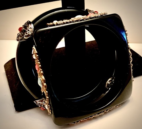 Pair of Gorgeous Black, Lucite, Jeweled, Bangle Bracelets, 1 Round/1 Square - Picture 11 of 12