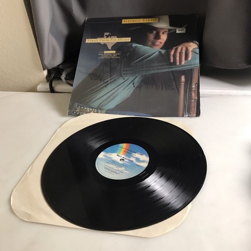 Strait From The Heart George Strait LP Vinyl Records MCA-5320 MCA Records - Foto 1 di 5