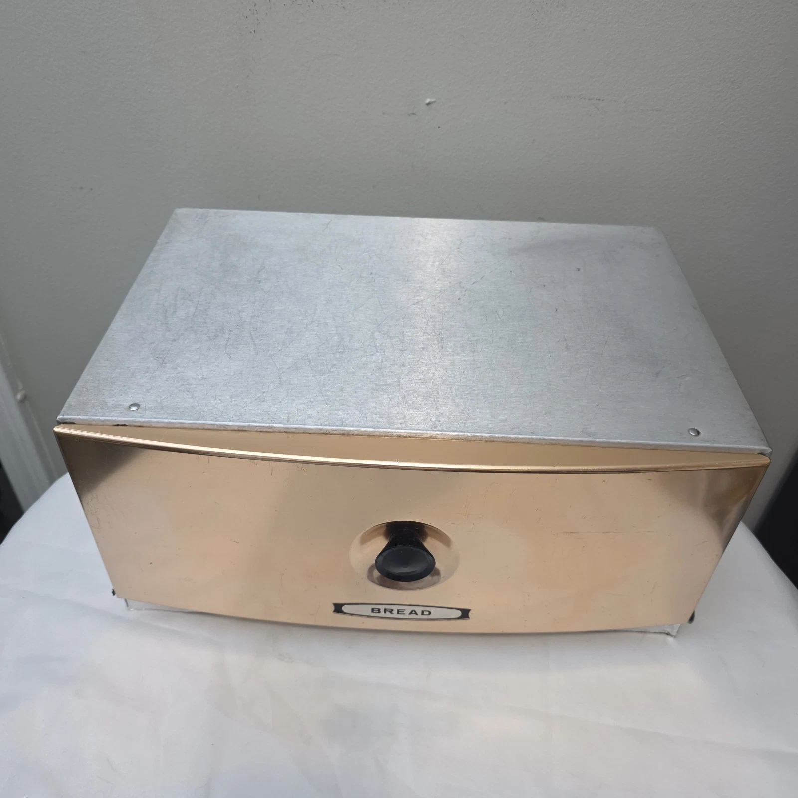 Vintage MCM 1950's KROMEX BREAD BOX Aluminum w/ Copper Weighted Door Retro
Opens in a new window or