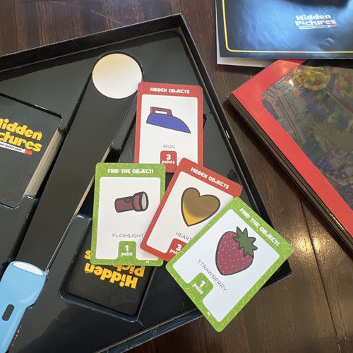Highlights Hidden Pictures Board Game Flashlight Search Pre Owned - Picture 9 of 17