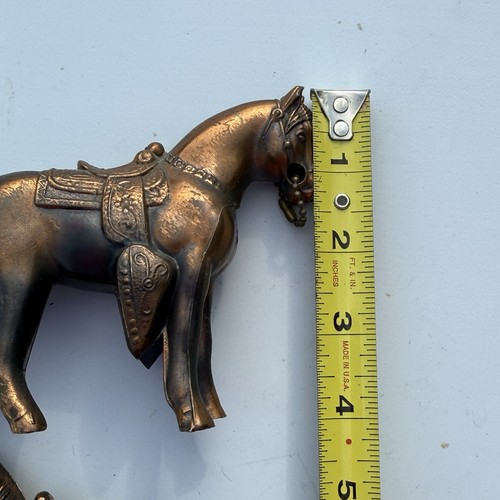 2 Estatuillas de Caballo Pequeño De Colección Metal Cobre Bronce Marcadas EE. UU. Huecas con Sillín - Imagen 7 de 9