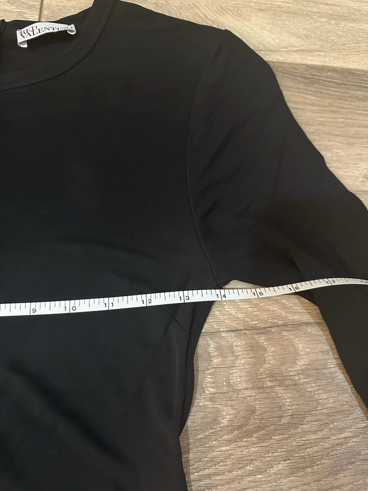 Abito Valentino rosso nero vita bassa pizzo bordo in tulle vestibilità svasata