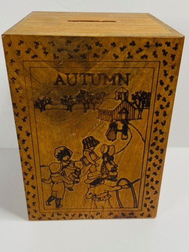 Vintage Toystalgia Inc Holzmünze Sparschwein Pyrographie Kunst Darstellung Jahreszeiten - Bild 10 von 13