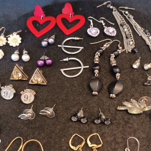 Earrings. Pairs Of Earrings For Pierced Ears. Hoop Dangle. Bundle Joblot - Picture 8 of 8