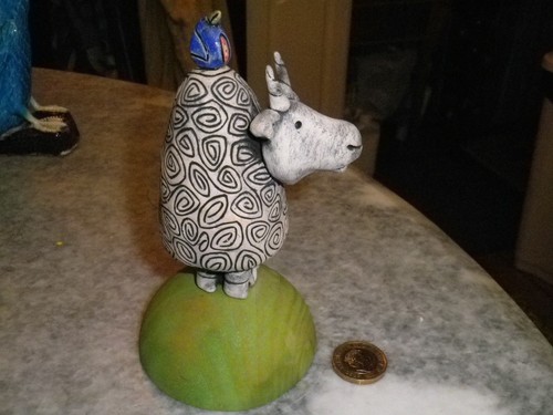 COLLECTABLE COW & BIRD CERAMIC SCULPTURE 15CMS TALL MARKED PB - Bild 2 von 5