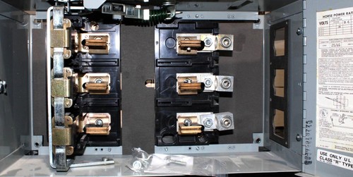 Siemens V7F3204 200A 240V 3P Fusible Vacu-Break Panelboard Switch NEMA 1 - Picture 4 of 10