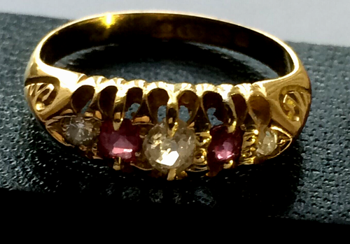 ANTIQUE EDWARDIAN 18CT GOLD RUBY & DIAMOND BOAT RING, SIZE M.1/2. 3.87 GRAMS, - Picture 4 of 6