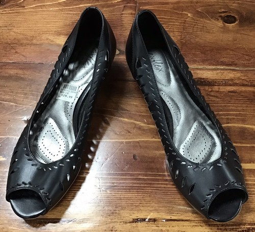 Woman’s Dexflex By Dexter Size 10 Black Wedges  - Picture 1 of 5