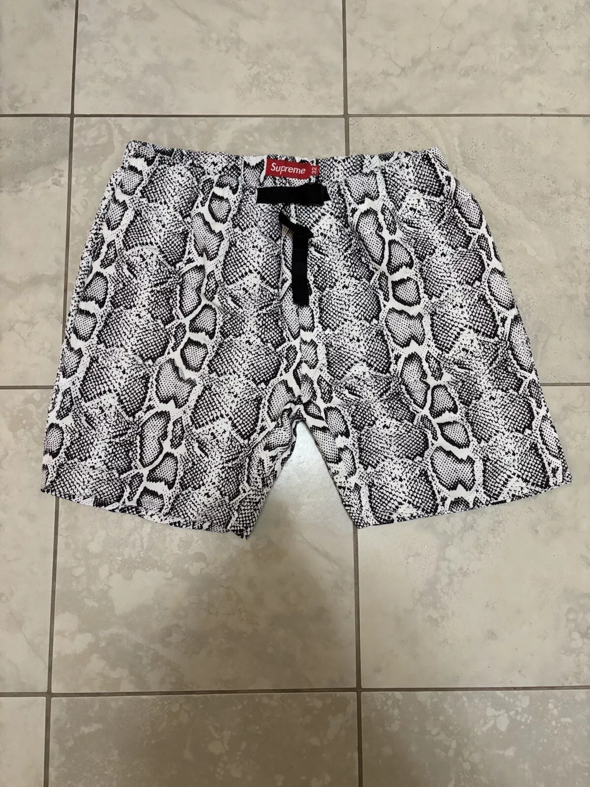 Rare short ceinture peau de serpent S/S 2012 Supreme