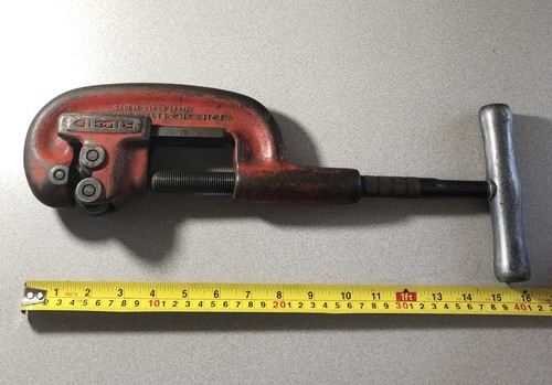 RIDGID Model 202 Heavy-Duty Pipe Cutter 1/8 in to 2 in Wide Roll Good Condition - Picture 10 of 10