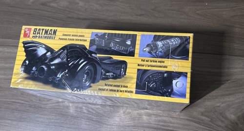 2018 AMT Batman Batmobile 1/25 Scale Plastic Model with Batman Figure SEALED-FS - Picture 3 of 6