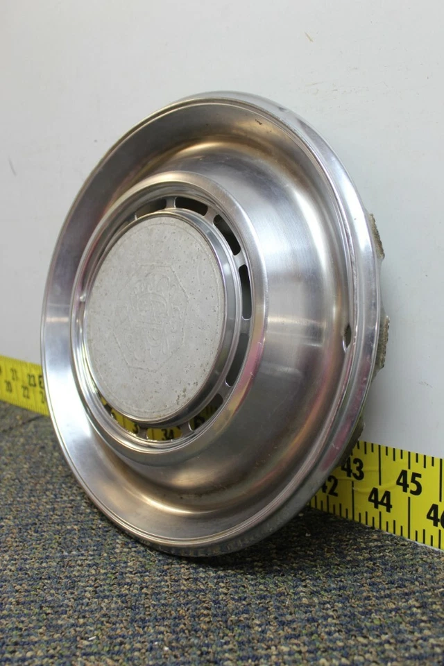 OEM GM 15" Hub Cap Wheel Cover 5040 00496975 1975-1976 Pontiac Grand Prix  (727) - Image 2 of 3