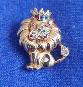 BROCHE PETIT LION - METAL DORE