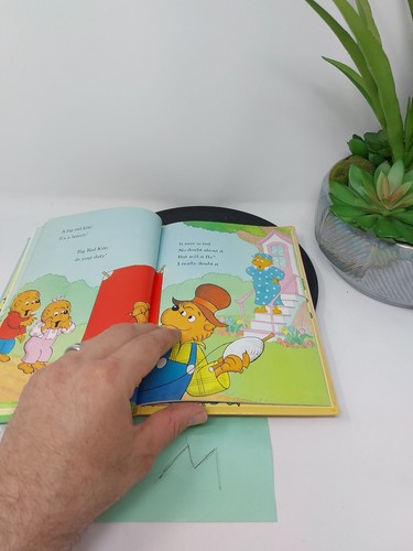 The Berenstain Bears and the Big Red Kite - 1992 Stan & Jan Berenstain Hardcover - Picture 10 of 11