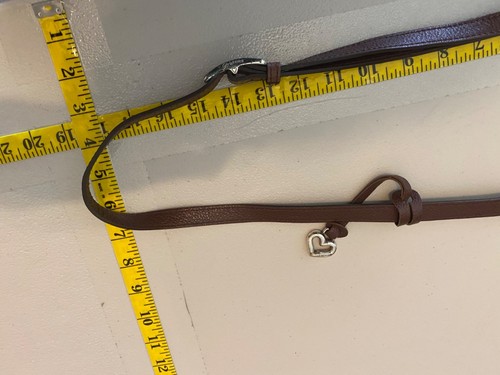 Brighton Schultertasche aus geprägtem Leder mit verstellbarem Riemen & Herzakzent - Bild 12 von 12