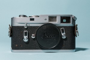 Leica-M4-35mm-Rangefinder-Film-Camera-Body-Only