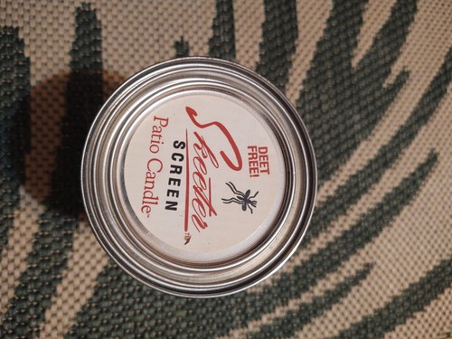 Scent Shop 90400 15 oz. Skeeter Screen Patio Deterrent Candle - Picture 2 of 3