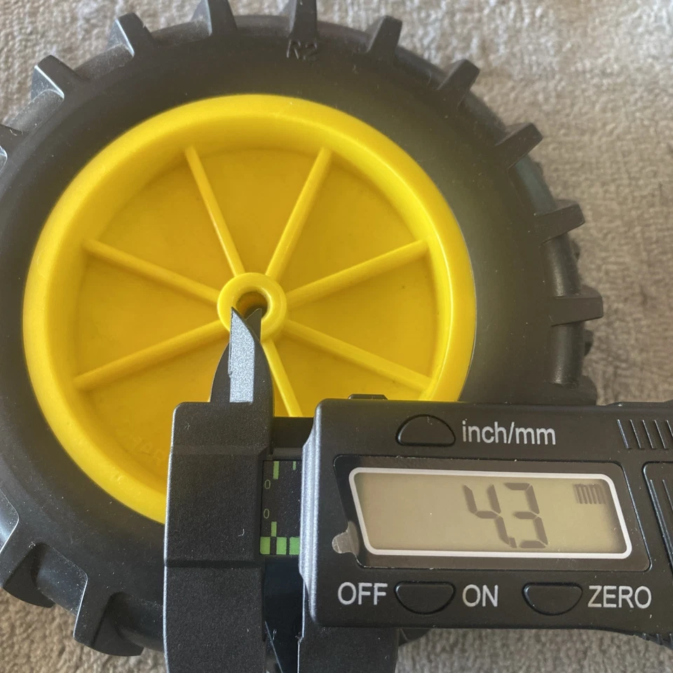 JUEGO NEUMÁTICOS TRACTOR JUGUETE (4,5 pulgadas) Foto 2 de 4