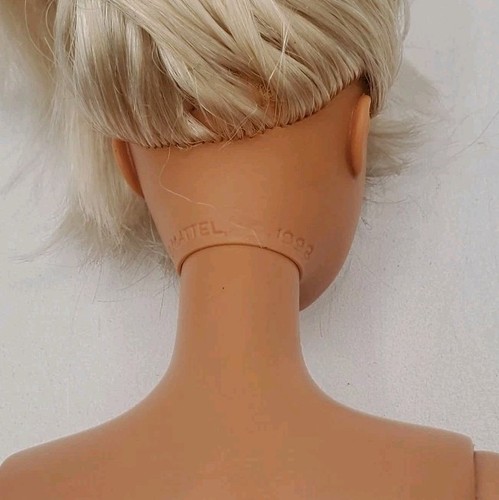 Barbie Ceo Face, Bend Knees, Blonde & Blue Eyes. Redressed (Dress Loose Threads) - Picture 10 of 11