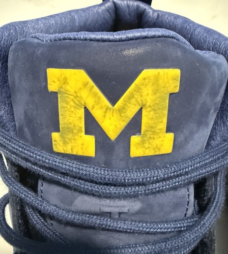 Air Jordan 12 Michigan - Picture 7 of 8