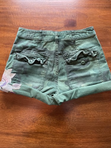 Free People Shorts Womens Sz 2 Scout Camo Floral Embroidered Raw Hem Button Fly - Picture 2 of 5