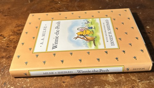 Milne & Shepard : Winnie-the-Pooh by A. A. Milne Hardback 162 pages NEW - Bild 2 von 4