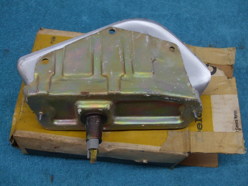 Pontiac GTO 1968 LeMans Tempest NOS lámpara de estacionamiento delantera derecha T/S montaje completo Foto 3 de 4