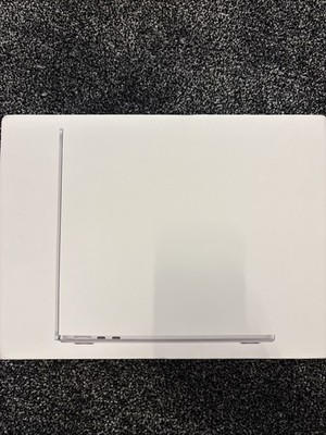 Apple Macbook Air M4 2025 Silber Nagelneu und versiegelt. 13 zoll,16gb,256gb.